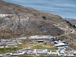 Perú: Minera Bateas alcanza 60% de avance en exploraciones y refuerza apuesta por oro y plata en Arequipa