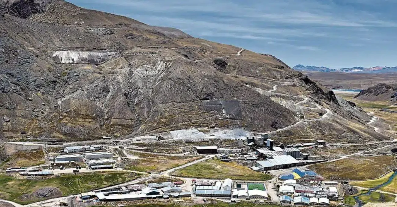 Perú: Minera Bateas alcanza 60% de avance en exploraciones y refuerza apuesta por oro y plata en Arequipa