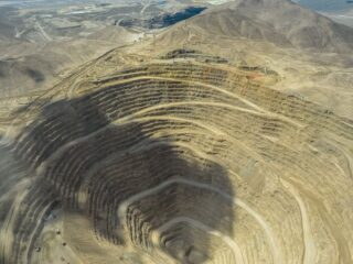 Lomas Bayas: Estrategia Sostenible de Crecimiento Minero al 2024