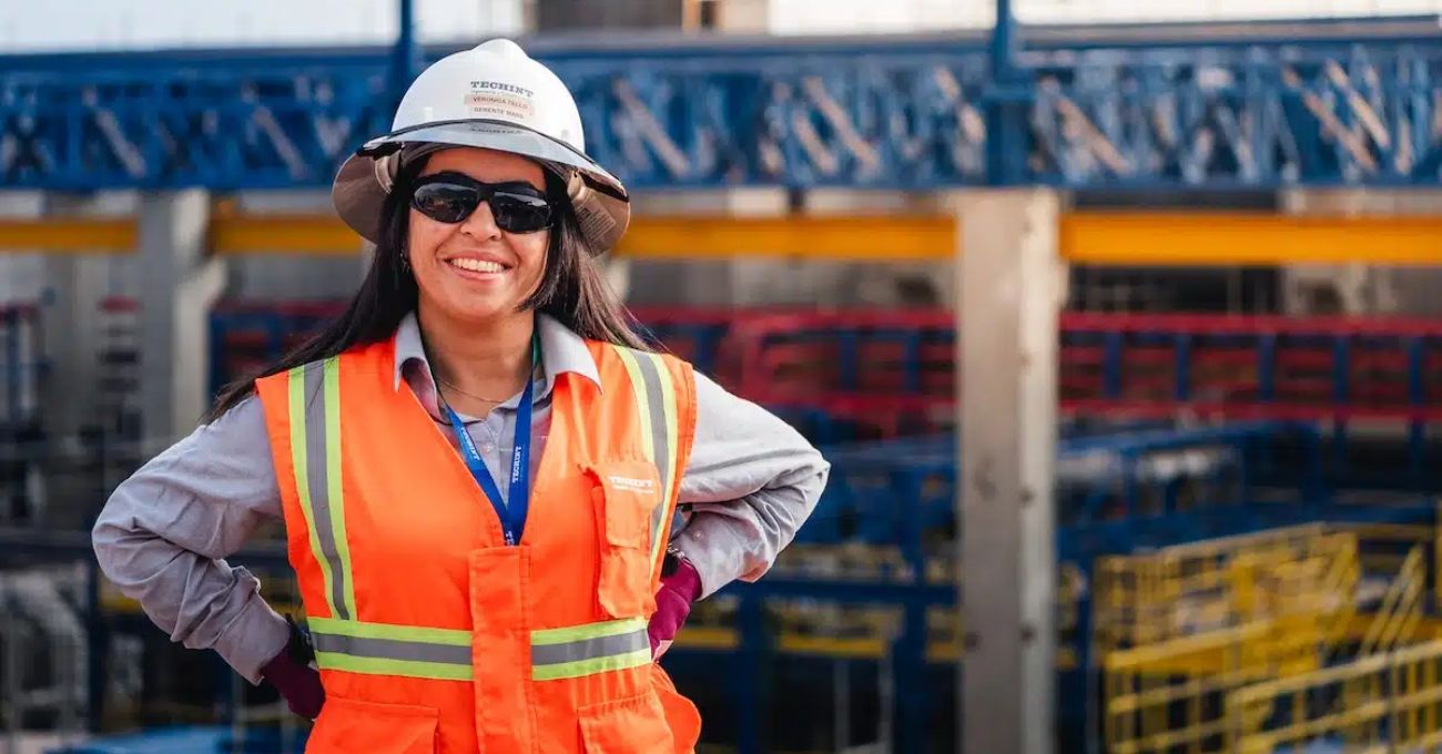 La mujer que vela por la seguridad de más de 7 mil trabajadores en la planta desaladora de Tocopilla