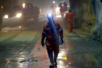 Importante rescate en mina tras deslizamiento provocado por sismo: 48 horas cruciales.