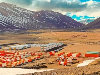 Argentina: Andes y Aguilar se adjudican áreas mineras en San Juan, potenciando la industria.