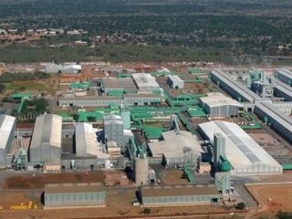 Riesgo en Mozambique: Cierre de planta de aluminio pone empleos en peligro
