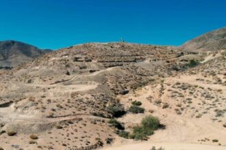 FMR Resources adquiere 60% de Llahuin en Chile: Alianza estratégica clave.