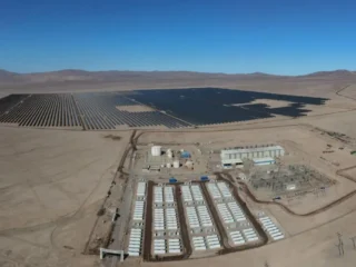 Chile destaca en reconversión energética: Ejemplo mundial en energía verde