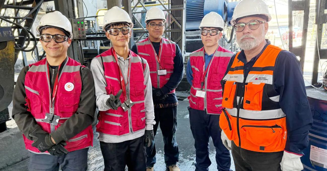 Estudiantes visitan Planta Cerrillos de SCM Carola en Atacamin 2025