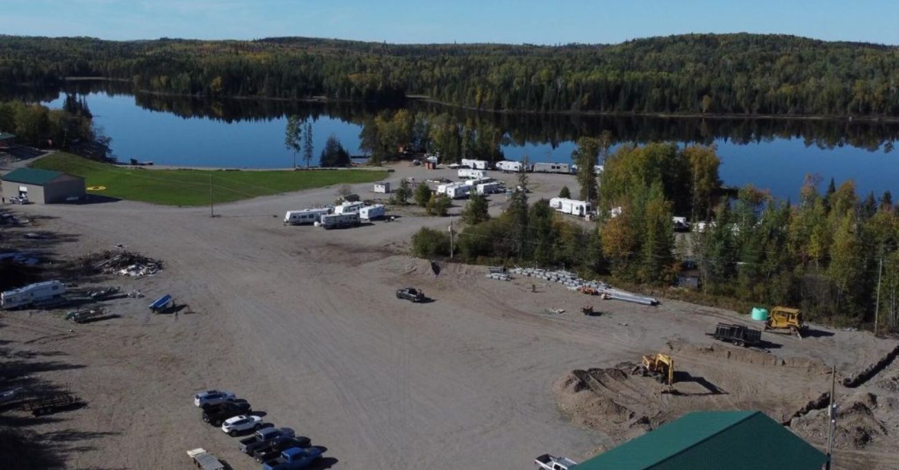 Goldshore Resources intercepta 25,3 m de 0,92 g/t Au, incluidos 3,15 m de 5,15 g/t Au desde 391,85 m, lo que demuestra la continuidad de las cizallas entre las zonas principal y suroeste