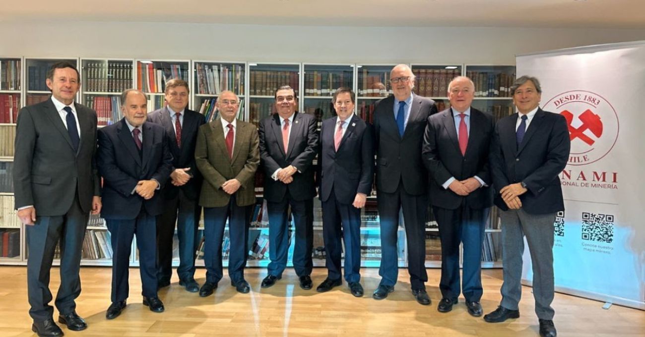Exministros de Minería se unen en Sonami para fortalecer industria chilena