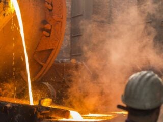 Fundiciones de cobre chinas: alivio temporal en márgenes por alza en cargos.