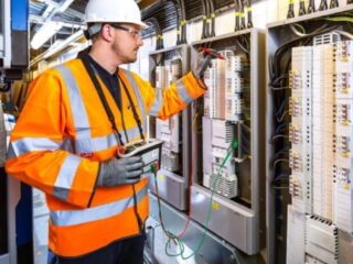 Auditorías eléctricas: clave para eficiencia y sostenibilidad empresarial en Chile