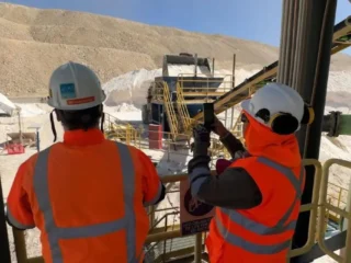 BHP y Radomiro Tomic unen fuerzas para avanzar en la minería sostenible.