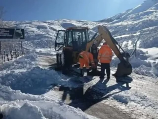 39 mineros atrapados por avalancha en mina AES: evacuarán en helicóptero