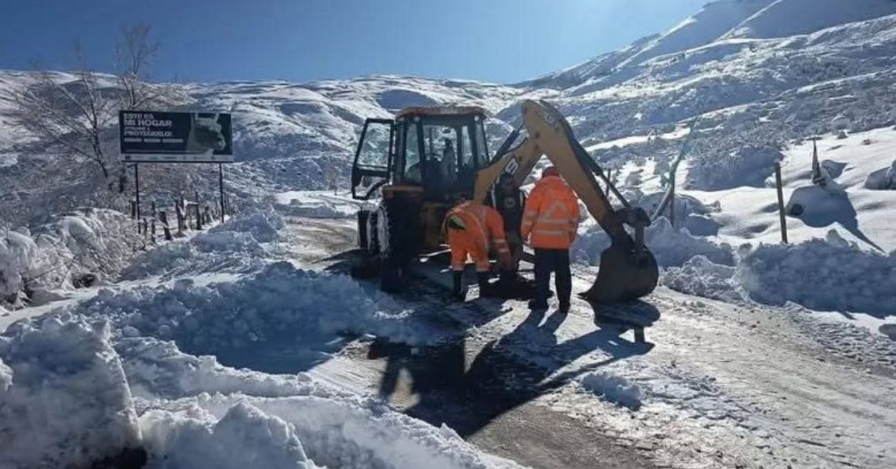39 mineros atrapados por avalancha en mina AES: evacuarán en helicóptero