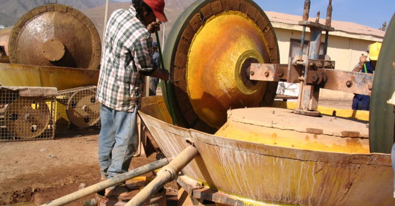 Sonami cuestiona política de litio y pide aumentar producción de la pequeña minería sin evaluación ambiental