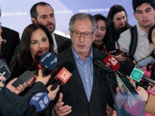 Ministro de Economía espera concretar acuerdo de litio entre Codelco y SQM antes de 2026