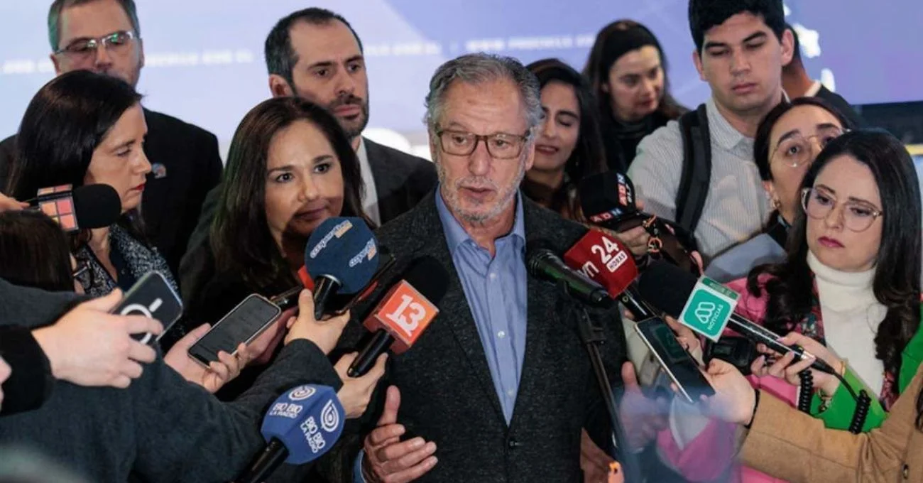 Ministro de Economía espera concretar acuerdo de litio entre Codelco y SQM antes de 2026
