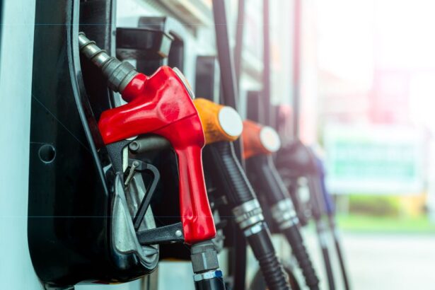 Variación en los precios de los combustibles: baja en bencinas y fuerte alza en parafina y diésel