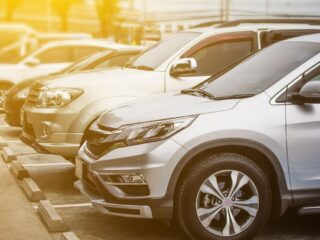 ¿Los autos automáticos realmente consumen más combustible? Un experto responde a los mitos más comunes