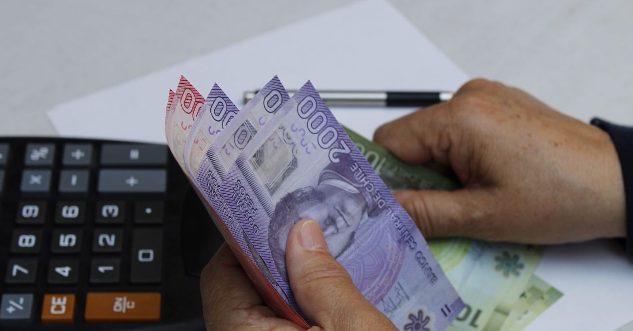 Los salarios en Chile mantienen su tendencia al alza impulsados por el control de la inflación