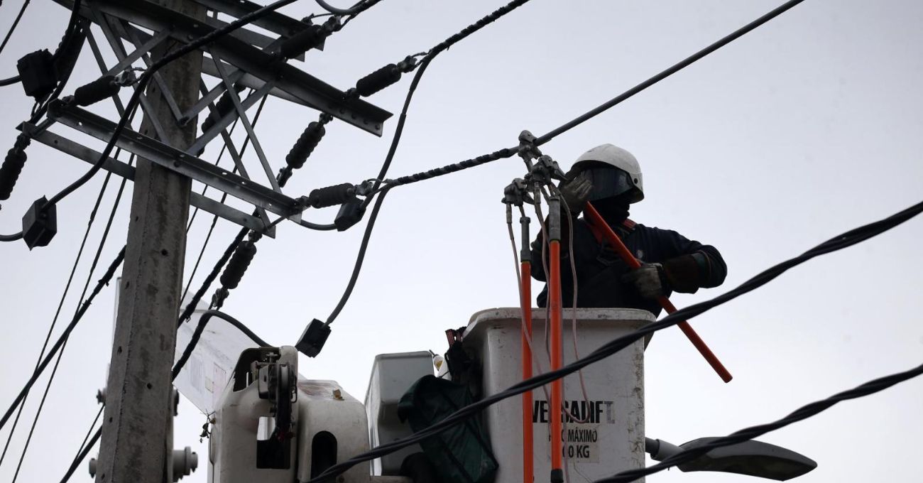 Enel avisa por corte de luz en más de 10 comunas de Santiago este martes 12: Revisa sectores y horarios