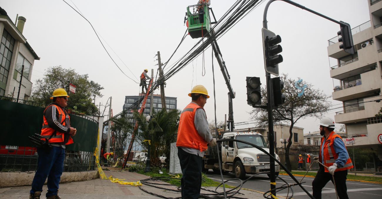 Enel informa corte de luz en nueve comunas de Santiago para este miércoles 13: Revisa horarios y sectores