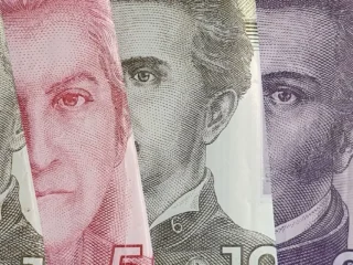 Hasta 80 mil: Estudiantes desde quinto básico pueden acceder al Bono Logro Escolar