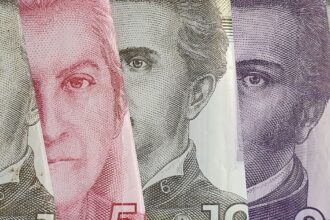 Hasta 80 mil: Estudiantes desde quinto básico pueden acceder al Bono Logro Escolar