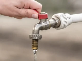 Advierten que tres comunas de Santiago tendrán corte de agua este jueves 14 de agosto