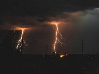 Tormentas eléctricas: emiten aviso para Valparaíso, Metropolitana y O’Higgins este viernes