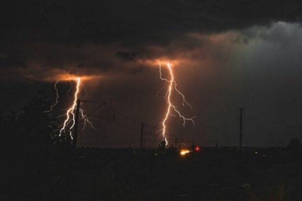 Tormentas eléctricas: emiten aviso para Valparaíso, Metropolitana y O’Higgins este viernes