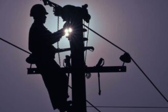 Enel informa corte de luz en ocho comunas de Santiago para este miércoles 20: Revisa horarios y sectores