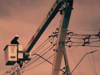 Enel da a conocer las 13 comunas de Santiago afectadas por corte de luz el jueves 21
