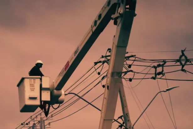 Enel da a conocer las 13 comunas de Santiago afectadas por corte de luz el jueves 21