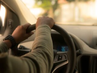 Licencia de conducir en Chile: costos varían entre $34.323 y $68.647 según la comuna