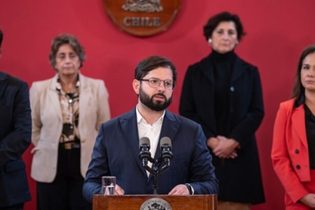 Presidente Boric realiza cambio de gabinete a meses del término de su mandato: salen Marcel y Valenzuela