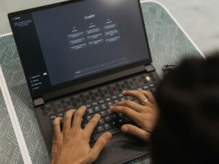 OpenAI lanza GPT-5: nueva versión de ChatGPT promete capacidades "a nivel doctorado"