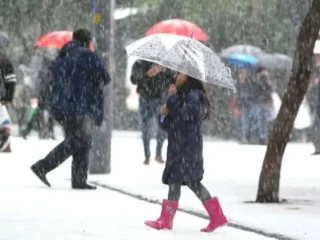 Lluvias y nieve marcan positivo balance en Santiago: se esperan temperaturas de hasta -10°C