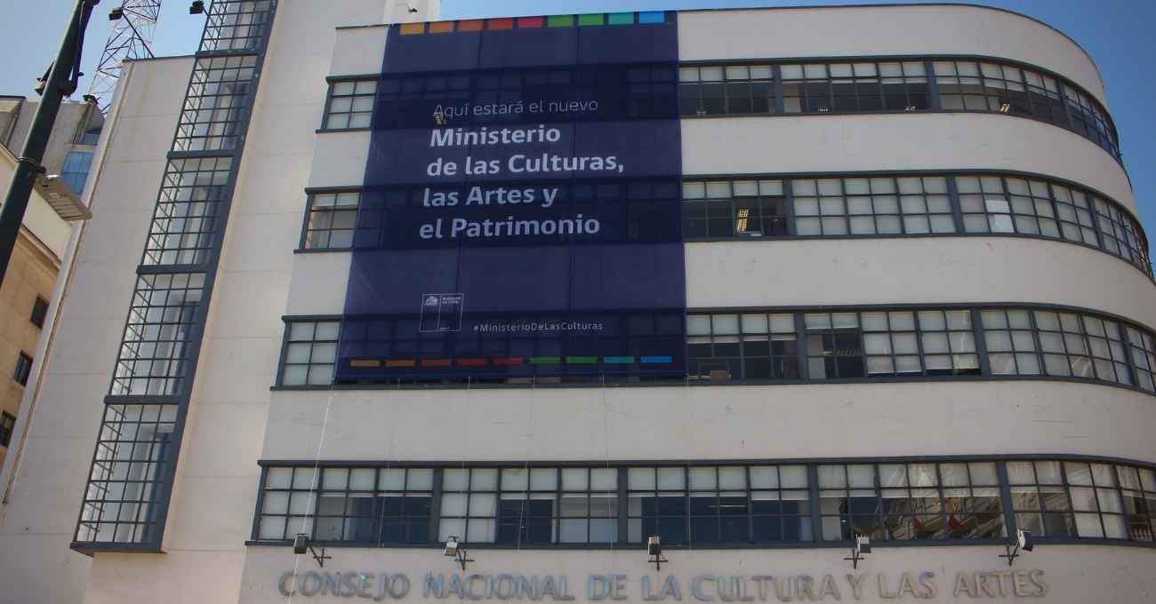 Ministerio de las Culturas abre puestos de trabajos con sueldos de más de $2 millones: Conoce AQUÍ cómo postular