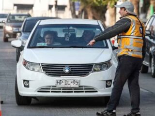 Restricción vehicular en Santiago: estas son las patentes que no podrán circular este martes 26 de agosto