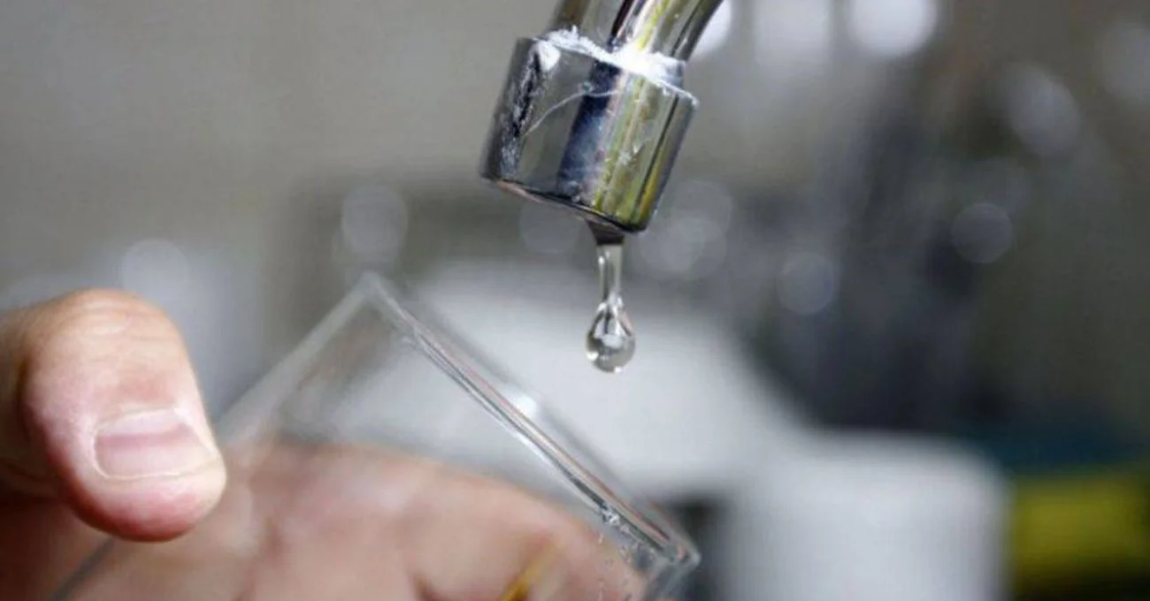 Anuncian megacorte de agua en la Región Metropolitana: Afectará a seis comunas y durará 37 horas