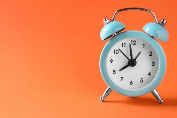 Cambio de hora en Chile: qué regiones deben adelantar el reloj y cuáles no en septiembre de 2025