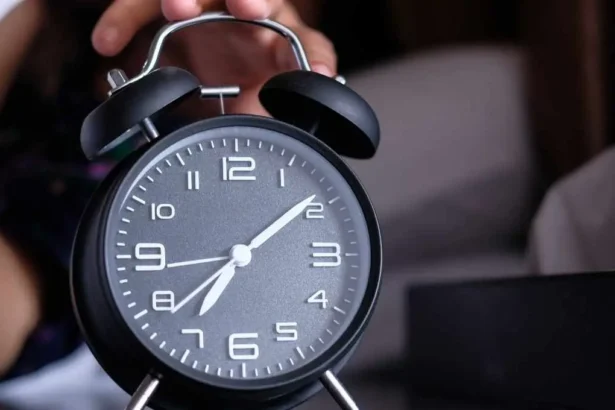 Cambio de hora: Las 2 regiones de Chile que no deben adelantar sus relojes este septiembre