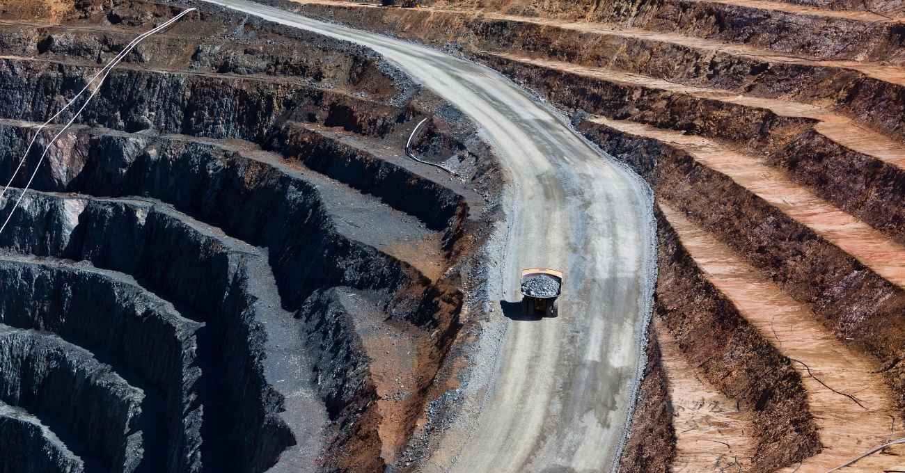 El dato agridulce de la economía: La industria crece, pero la minería enciende las alarmas