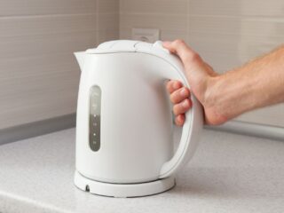 ¿Cuánto cuesta realmente hervir agua con hervidor en Chile?