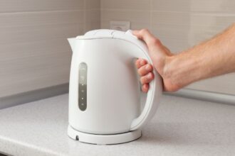 ¿Cuánto cuesta realmente hervir agua con hervidor en Chile?