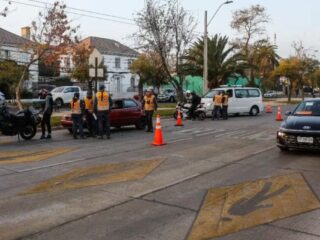 Restricción vehicular en Santiago para este martes 5 de agosto: revisa las patentes afectadas