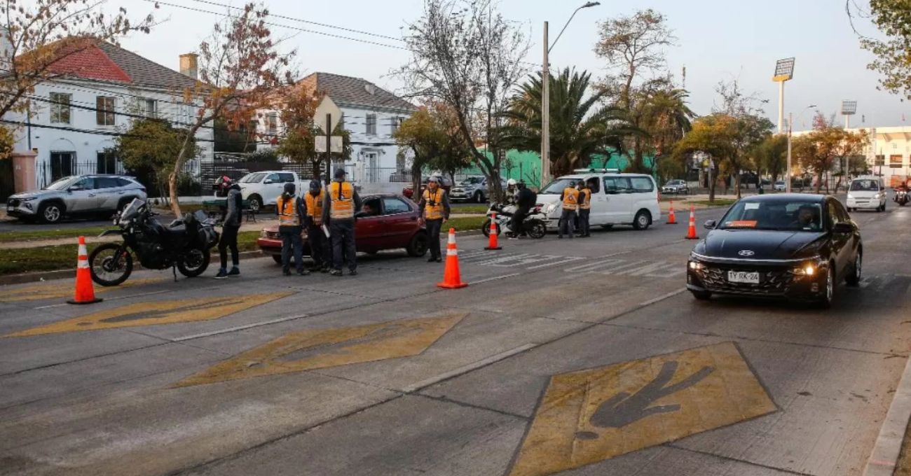 Restricción vehicular en Santiago para este martes 5 de agosto: revisa las patentes afectadas