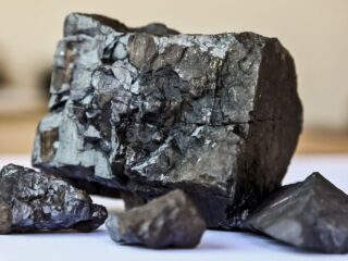USGS actualiza lista de minerales críticos en EE. UU. en 2025.