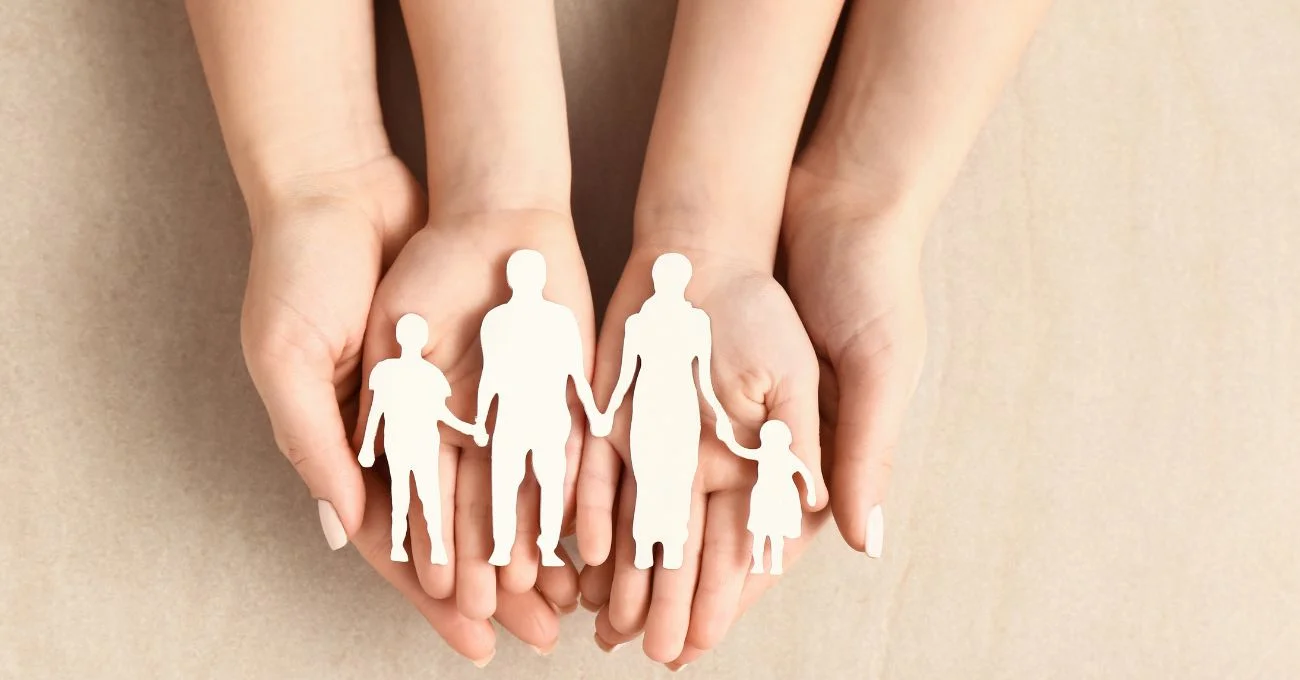 No es necesario estar casado: Revisa cómo puedes ser familia de acogida y cambiar la historia de un niño o niña