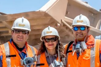 BHP publica vacantes en Chile con sueldos desde $1.5 millones